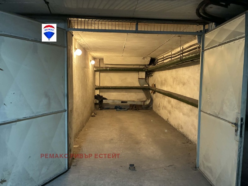 Дава под Наем ГАРАЖ в град Русе, Център - 20 кв.м / 100 € » 195.58 лв., РЕМАКС РИВЪР ЕСТЕЙТ