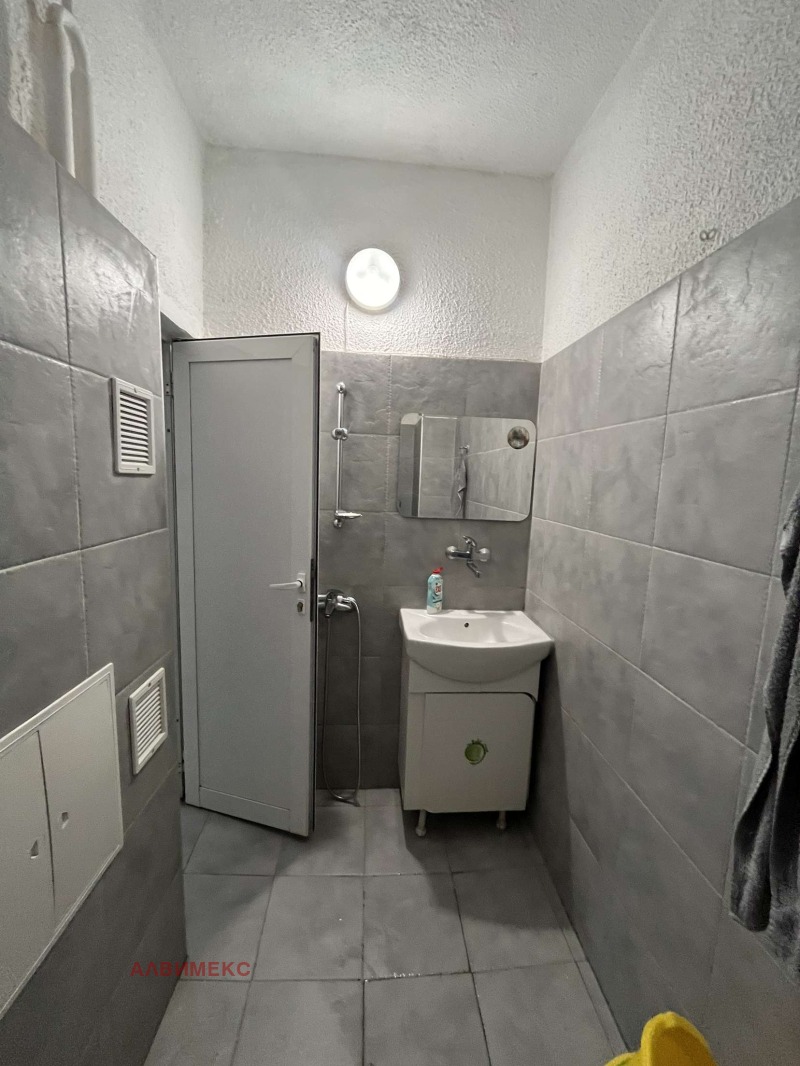 Te huur  1 slaapkamer Sofia , Tsentar , 62 m² | 68348930 - afbeelding [16]