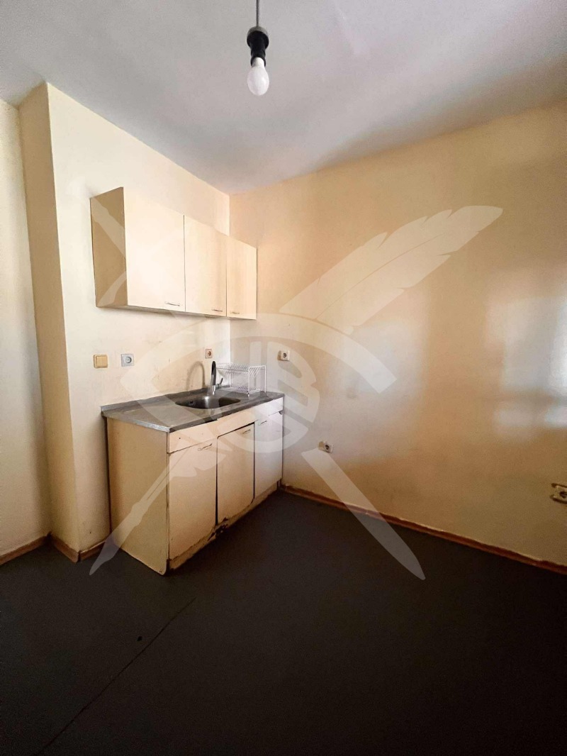 A louer  Studio Varna , Vazrajdane 1 , 30 m² | 49871797