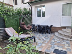 Дава под наем  Къща, град София