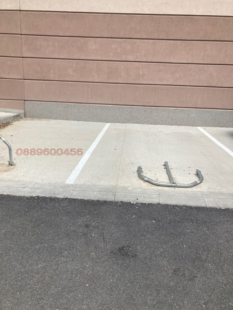 Дава под наем ГАРАЖ, ПАРКОМЯСТО, гр. Велико Търново, Акация, снимка 2 - Гаражи и паркоместа - 52783233