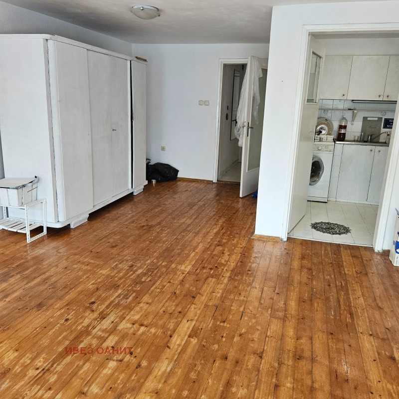 Издаје се  1 спаваћа соба Софија , Редута , 62 м2 | 84353949