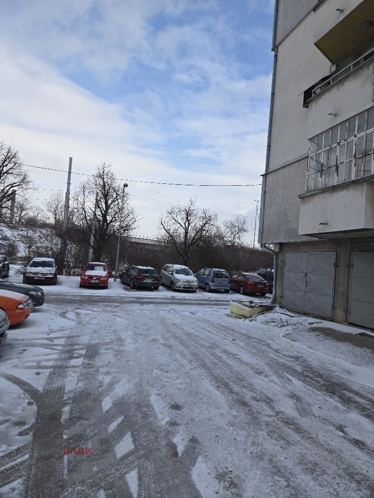 Дава под наем ГАРАЖ, ПАРКОМЯСТО, гр. София, Триъгълника, снимка 3 - Гаражи и паркоместа - 53023271