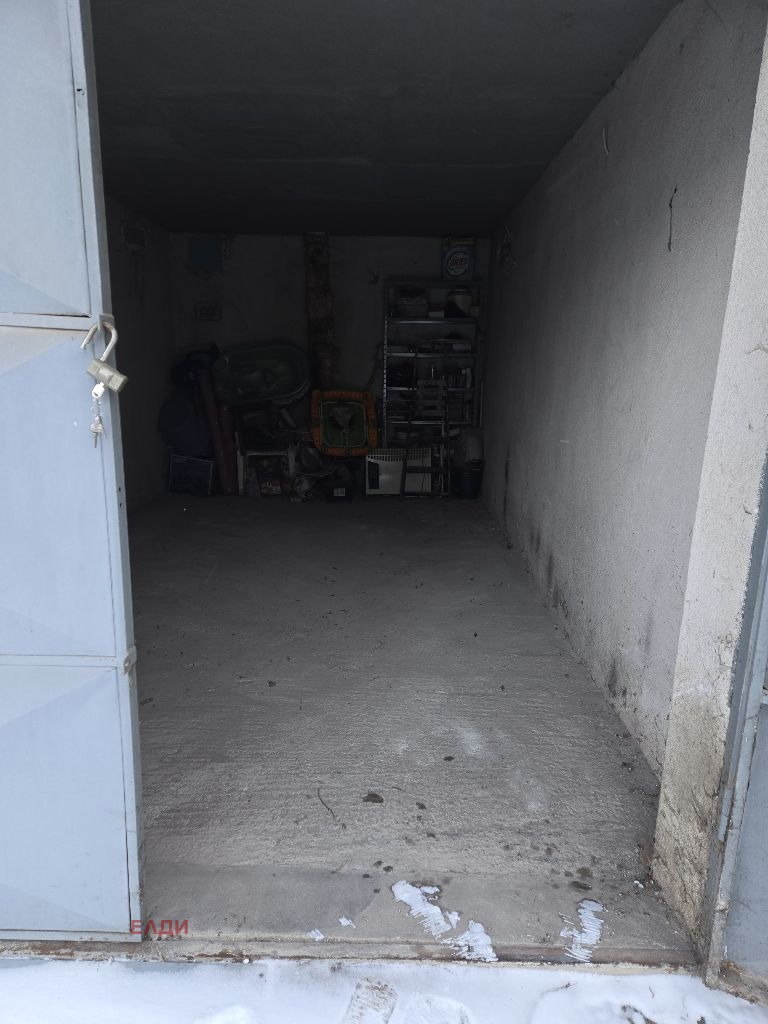 Дава под наем ГАРАЖ, ПАРКОМЯСТО, гр. София, Триъгълника, снимка 2 - Гаражи и паркоместа - 53023271