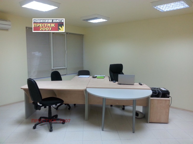 Дава под Наем ОФИС в град Шумен, Център - 60 кв.м / 300 € » 586.75 лв., ПРЕСТИЖ-2007