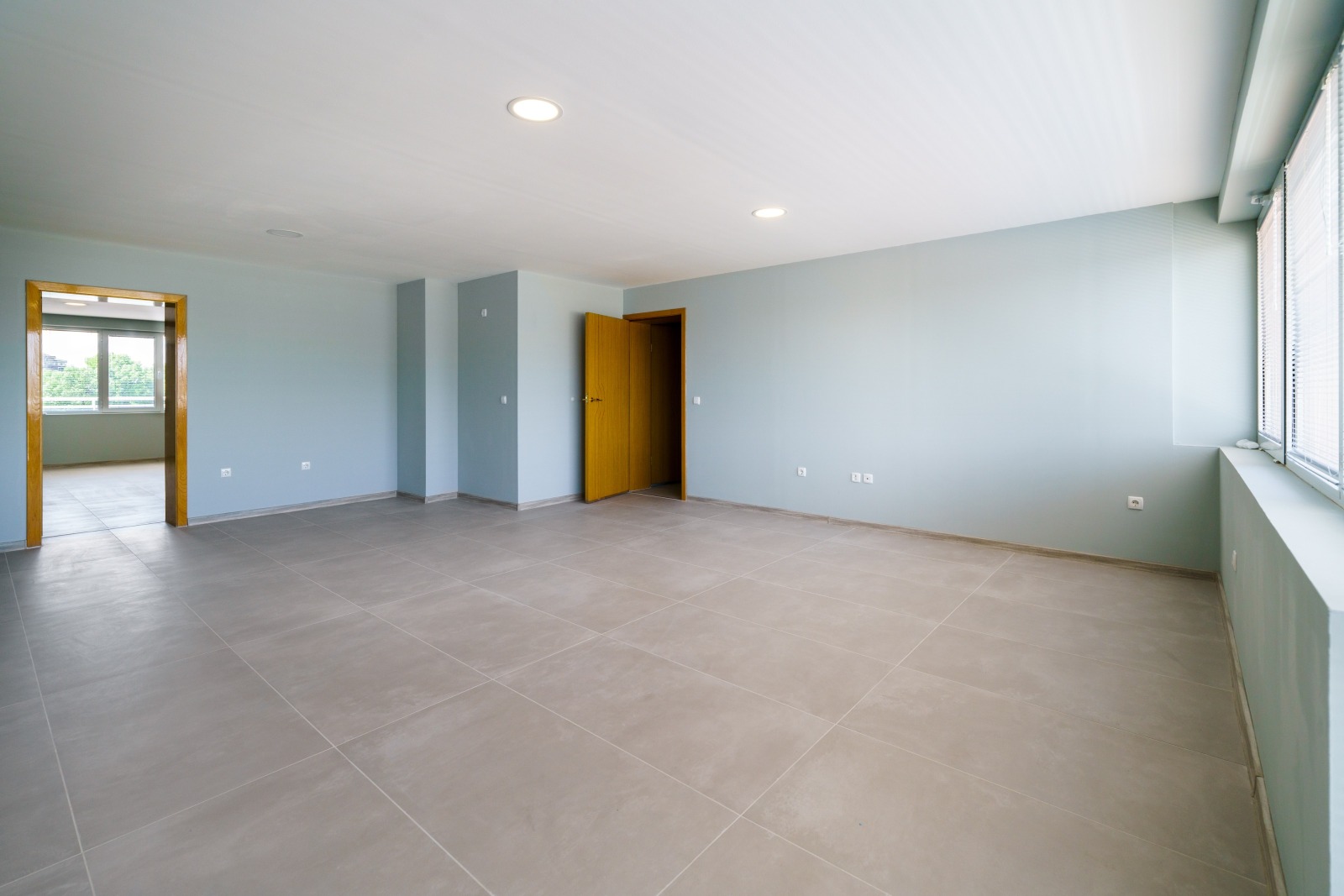 Дава под наем ОФИС, гр. Русе, Център, снимка 2 - Офиси - 41263685