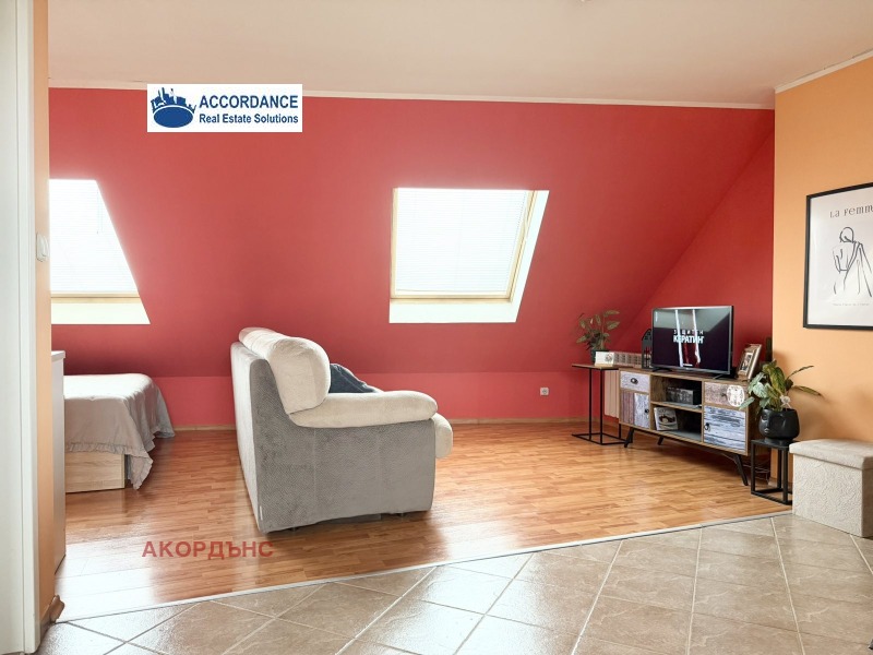 Дава под наем АТЕЛИЕ, ТАВАН, гр. София, Изток, снимка 6 - Апартаменти - 53335194