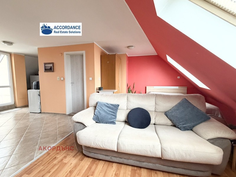 Дава под наем АТЕЛИЕ, ТАВАН, гр. София, Изток, снимка 4 - Апартаменти - 53335194