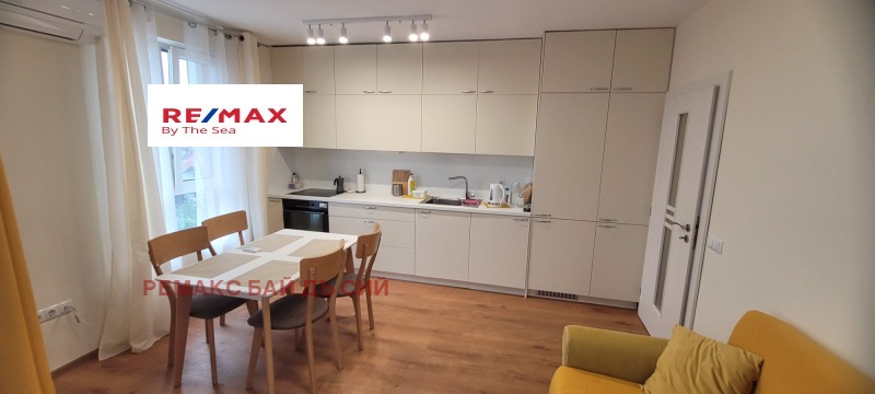 Дава под нем  2-стаен, град Варна, к.к. Св.Св. Константин и Елена •  435 EUR • ID 62681749 — holmes.bg - [1] 
