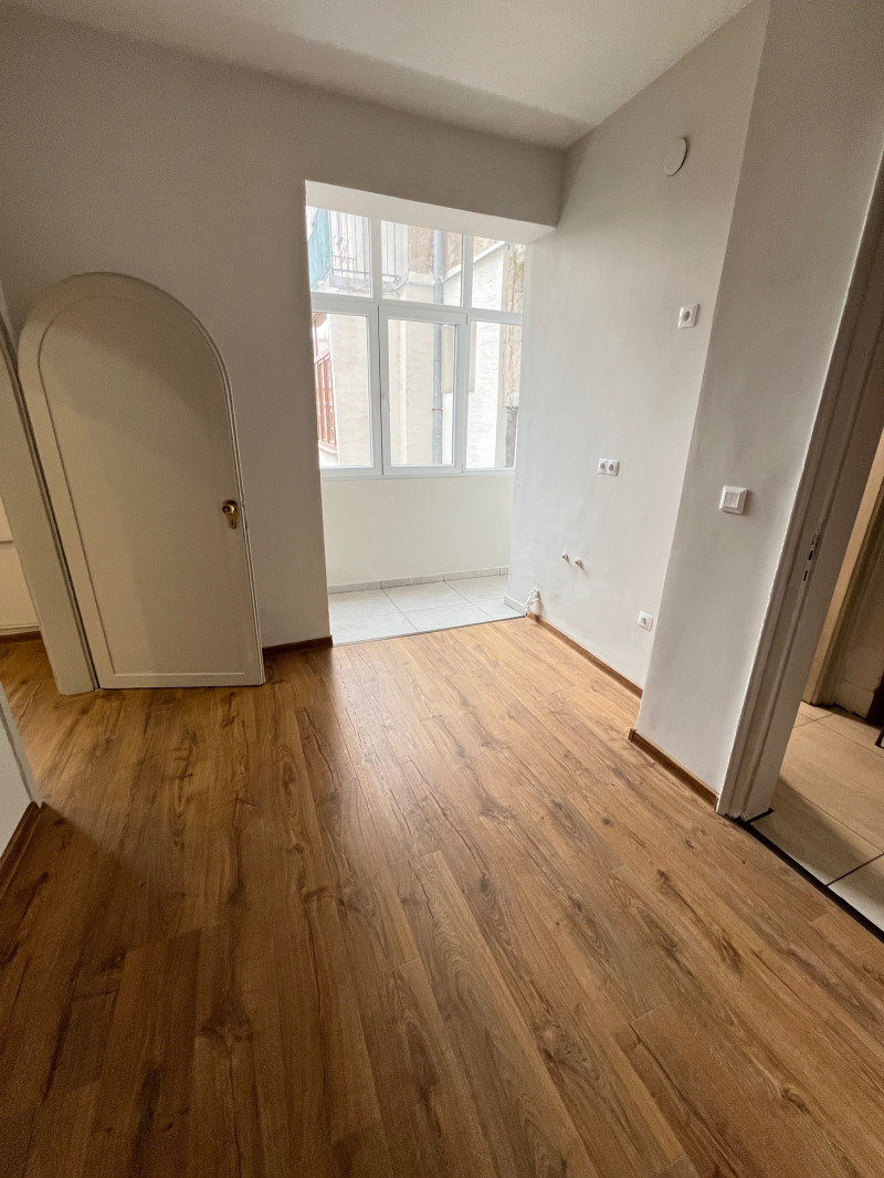 En renta  3 dormitorios Sofia , Tsentar , 90 metros cuadrados | 54871228 - imagen [5]