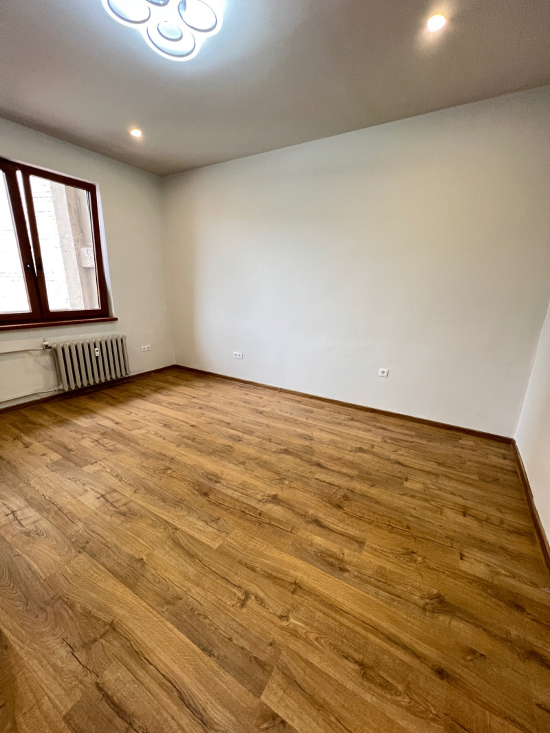 En renta  3 dormitorios Sofia , Tsentar , 90 metros cuadrados | 54871228 - imagen [4]