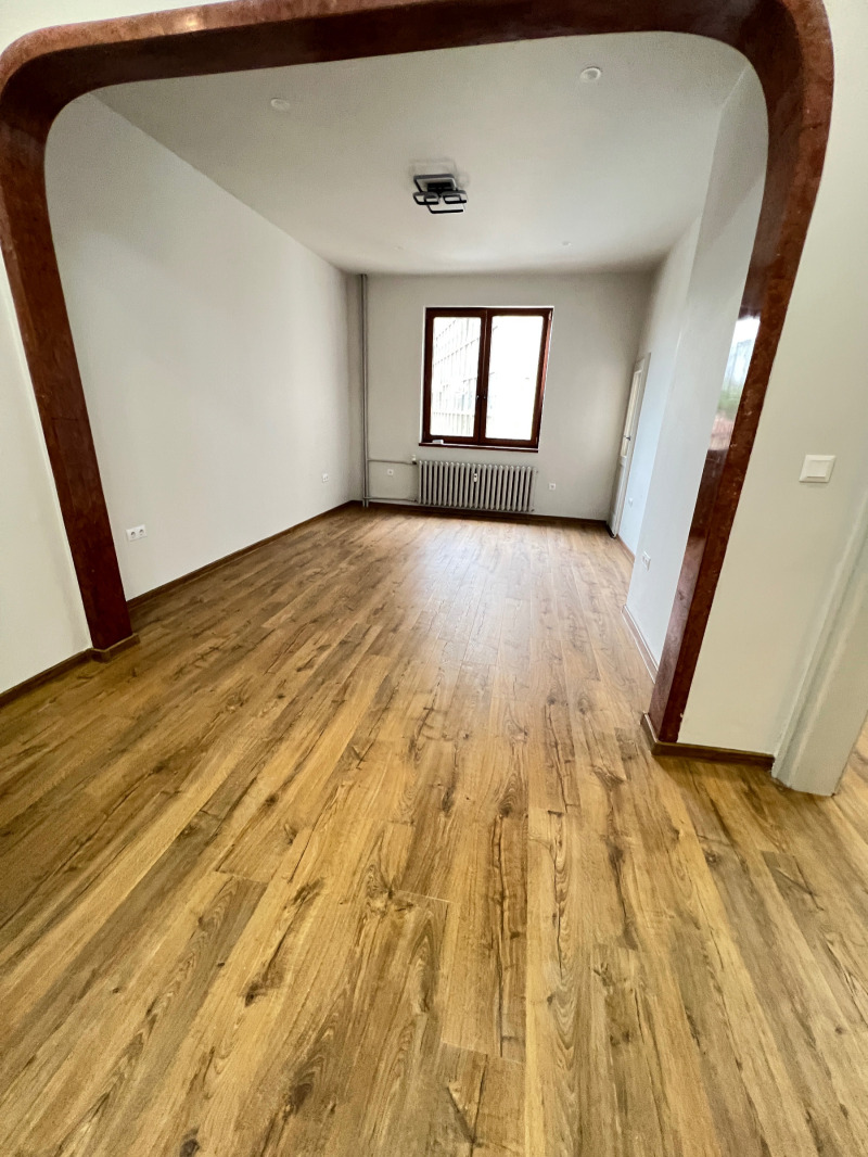 En renta  3 dormitorios Sofia , Tsentar , 90 metros cuadrados | 54871228 - imagen [2]