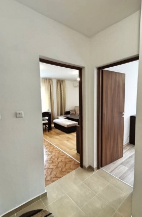 1 quarto Lazur, Burgas 5