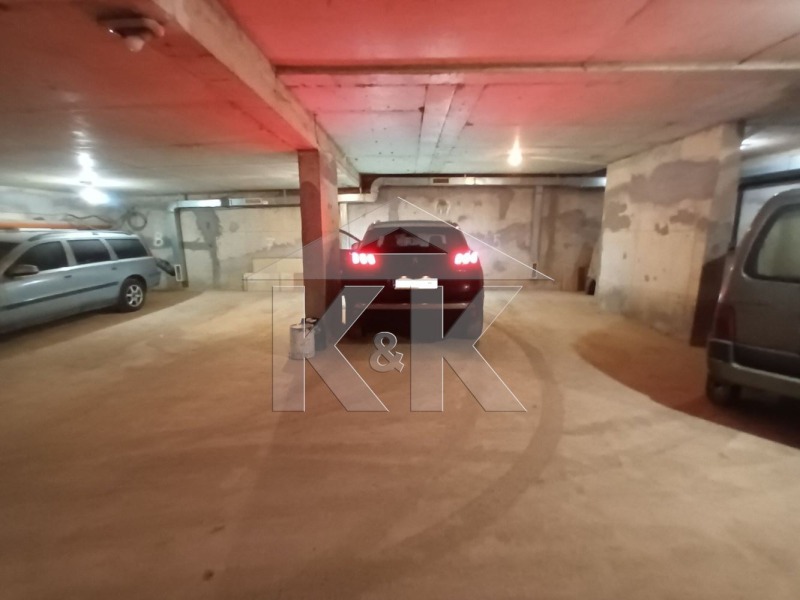 Дава под наем ГАРАЖ, ПАРКОМЯСТО, гр. Варна, Зимно кино Тракия, снимка 5 - Гаражи и паркоместа - 53360947