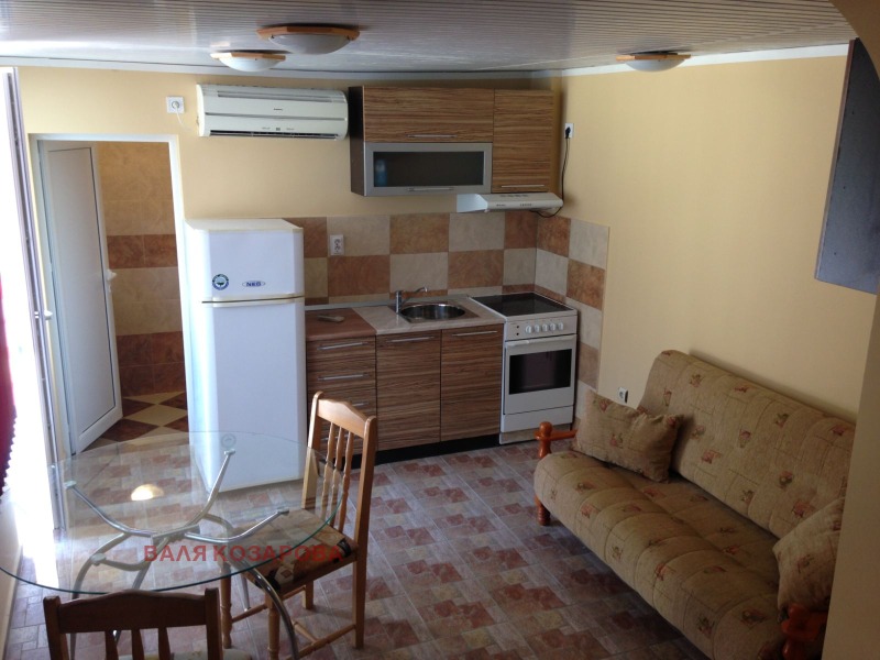 Дава под наем 2-СТАЕН, гр. Плевен, Широк център