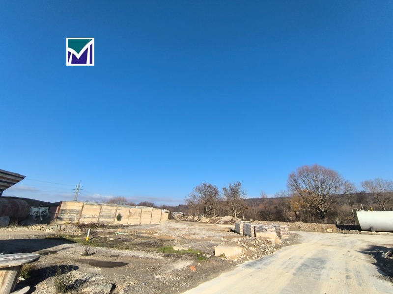 Дава под наем ПРОМ. ПОМЕЩЕНИЕ, гр. Мездра, област Враца, снимка 2 - Производствени сгради - 52751465