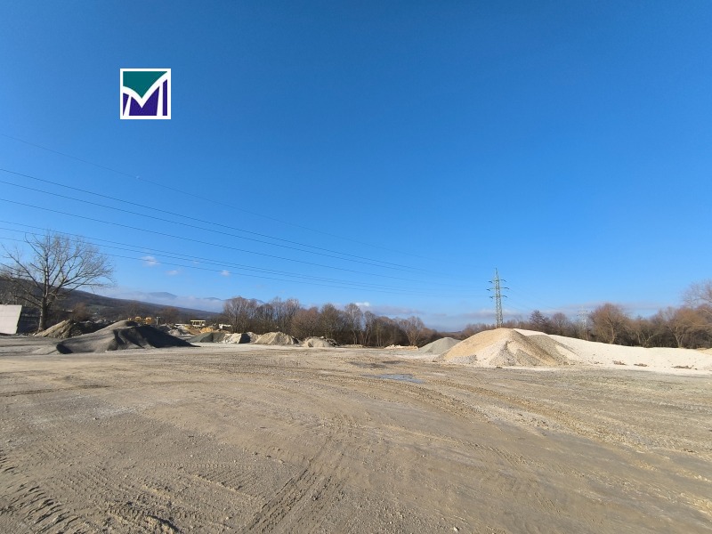 Дава под наем ПРОМ. ПОМЕЩЕНИЕ, гр. Мездра, област Враца, снимка 8 - Производствени сгради - 52751465