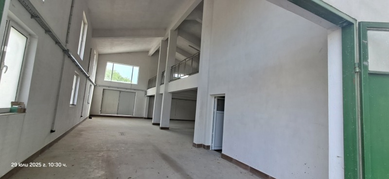 Издаје се  Индустријска зграда регион Пловдив , Карлово , 288 м2 | 41209517 - слика [2]