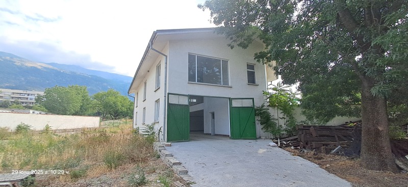 Издаје се  Индустријска зграда регион Пловдив , Карлово , 288 м2 | 41209517