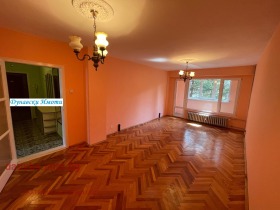 1 dormitorio Vazrazhdane, Ruse