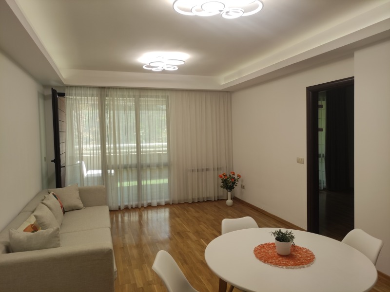 Дава под наем  4-стаен град София , Изток , 180 кв.м | 70034474