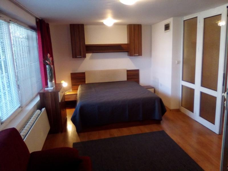 Дава под нем  2-стаен, град София, Център •  599 € • ID 27114357 — holmes.bg - [1] 