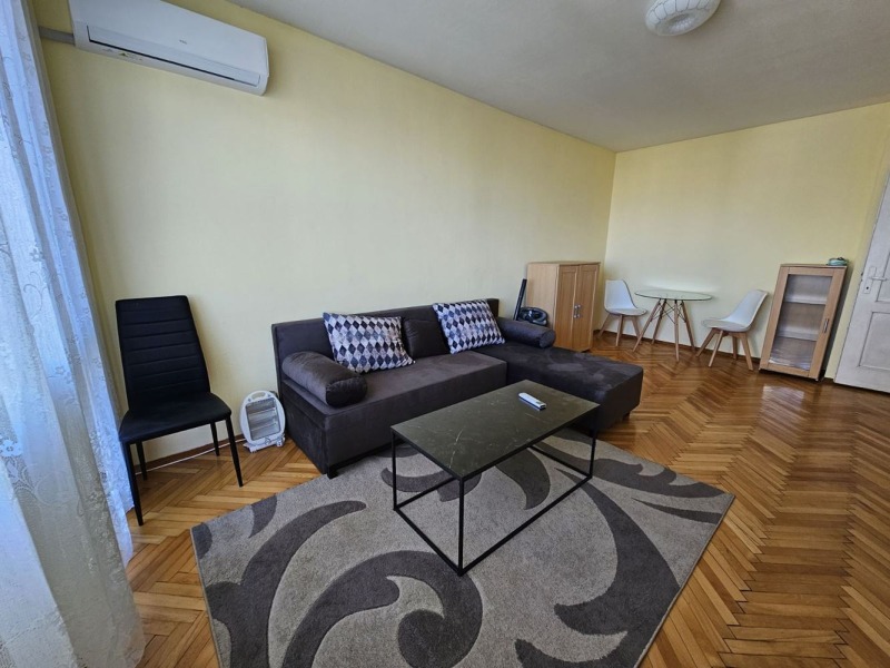 Издаје се  1 спаваћа соба Софија , Младост 1 , 60 м2 | 48770356