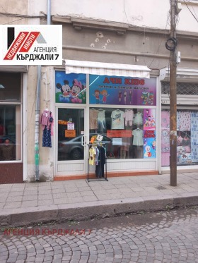 Магазини под наем в град Кърджали, Център - изображение 6 