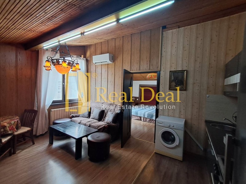 Дава под нем  Етаж от къща, град София, Триъгълника •  425 EUR • ID 71817530 — holmes.bg - [1] 