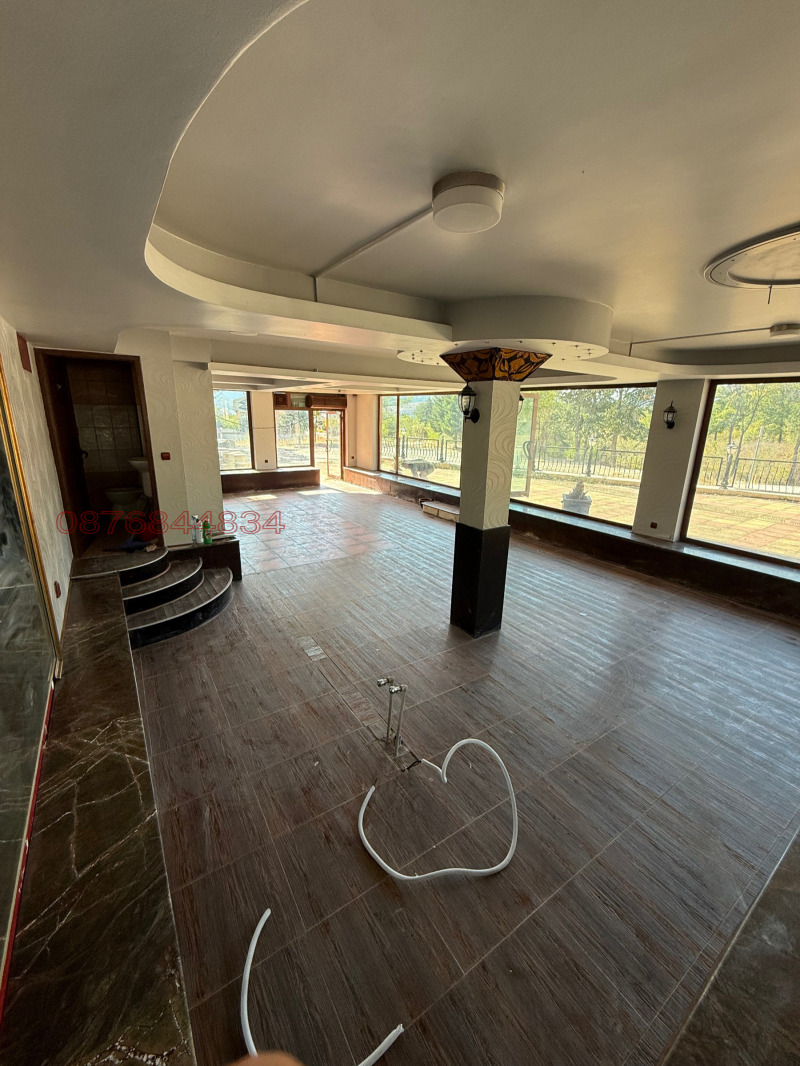 Дава под наем ЗАВЕДЕНИЕ, гр. Момчилград, област Кърджали, снимка 4 - Заведения - 52793880