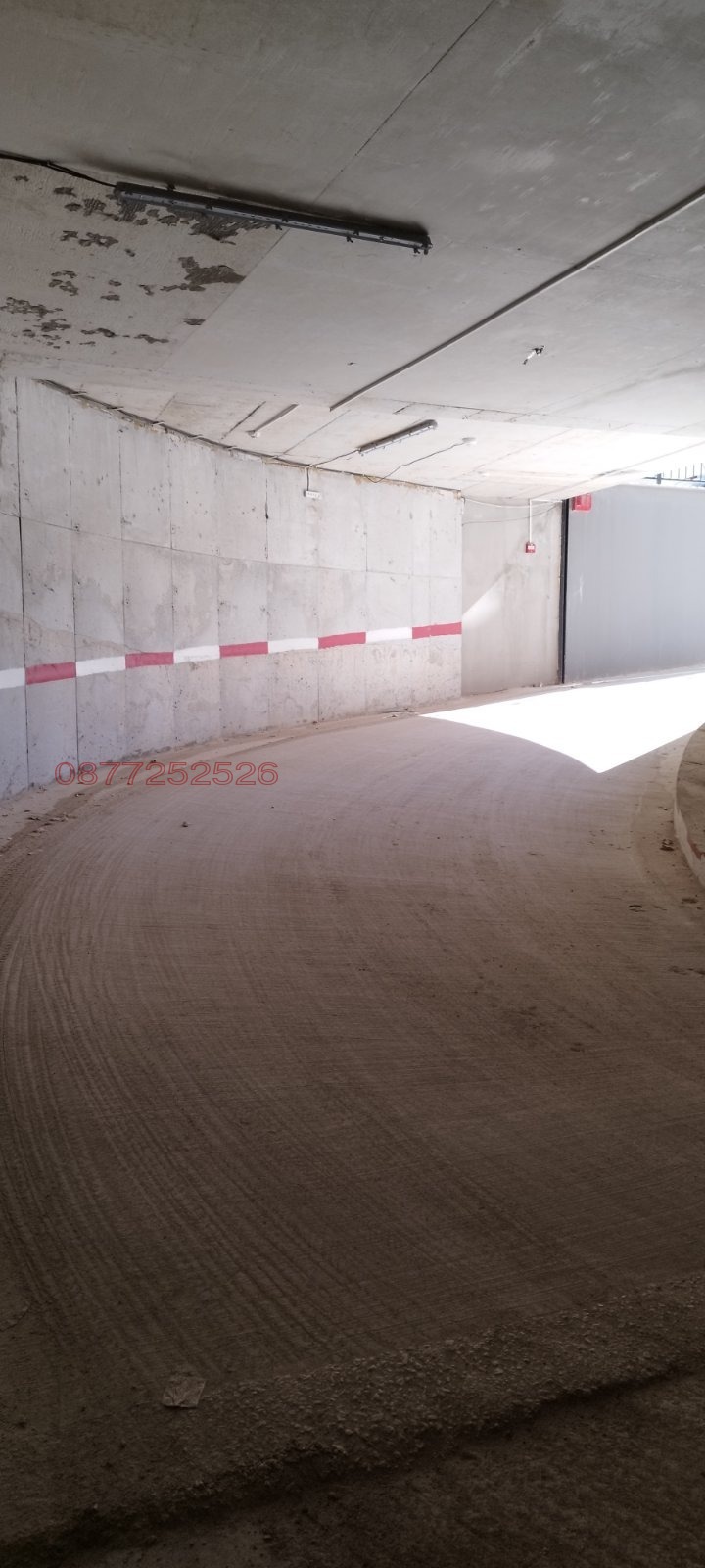 Дава под наем ГАРАЖ, ПАРКОМЯСТО, гр. Варна, Левски 1, снимка 2 - Гаражи и паркоместа - 52784715