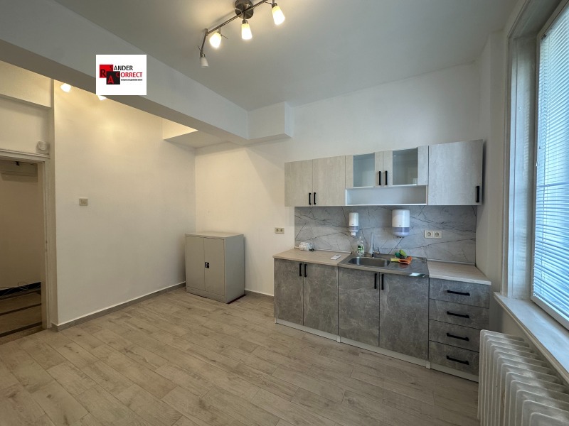 Дава под наем  3-стаен град София , Център , 95 кв.м | 98172426 - изображение [13]
