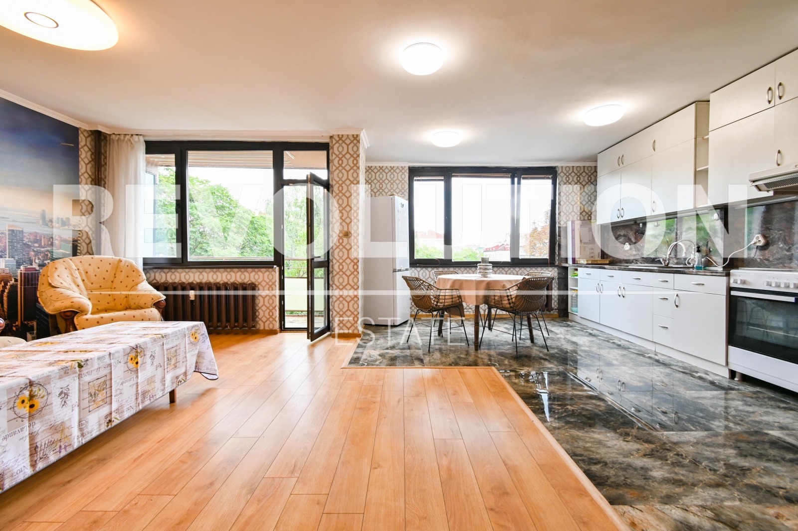 Дава под наем 3-СТАЕН, гр. София, Център, снимка 2 - Апартаменти - 53518487