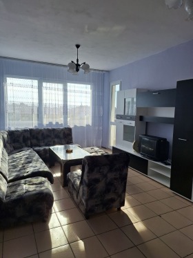 1 quarto Vazrajdane, Burgas 1