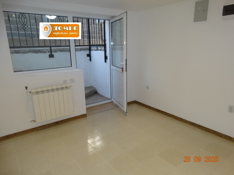 Дава под Наем ОФИС в град Пазарджик, Идеален център - 20 кв.м / 153.39 € » 300 лв., ДОМКО