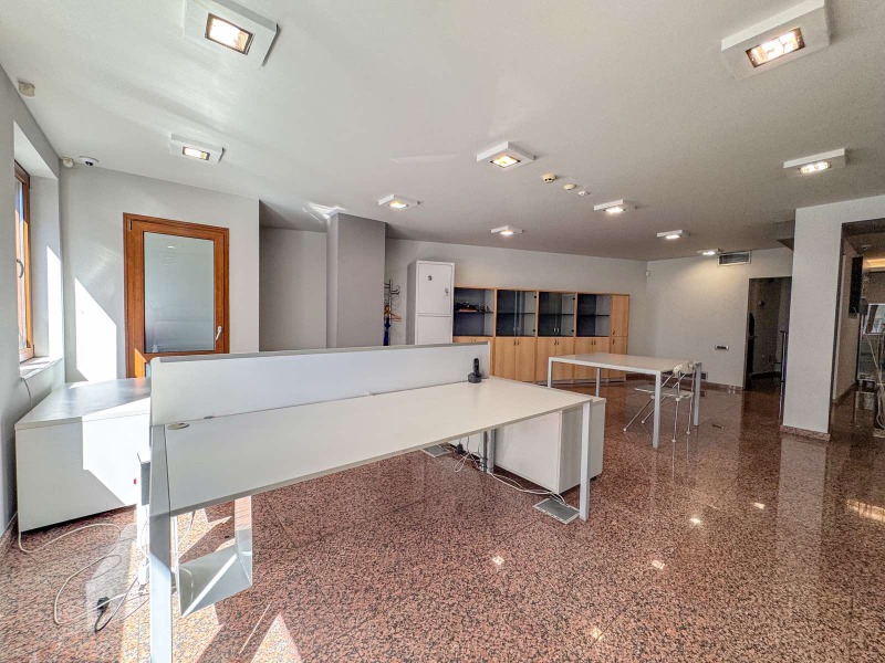 Do wynajęcia  Biuro Burgas , Centar , 144 mkw | 12557770 - obraz [12]