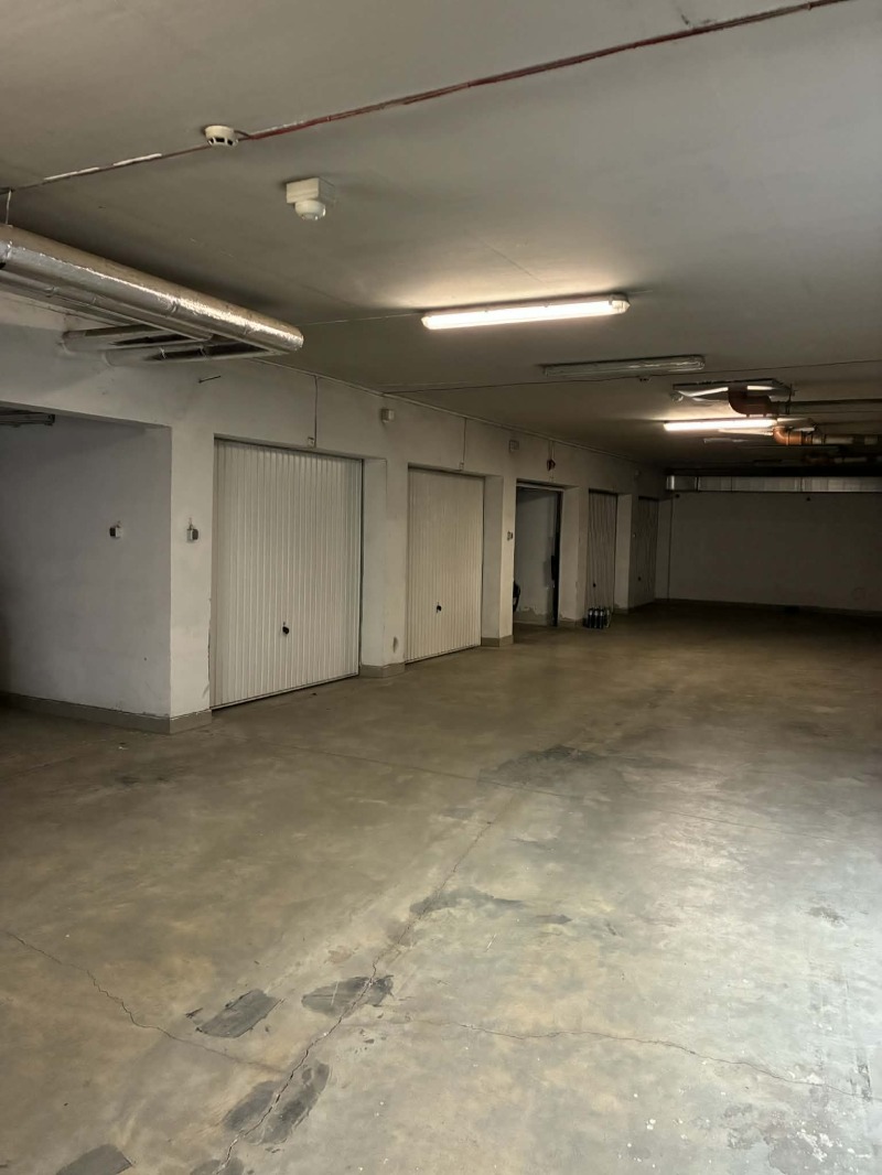 Дава под наем ГАРАЖ, ПАРКОМЯСТО, гр. София, Гоце Делчев, снимка 4 - Гаражи и паркоместа - 52971320