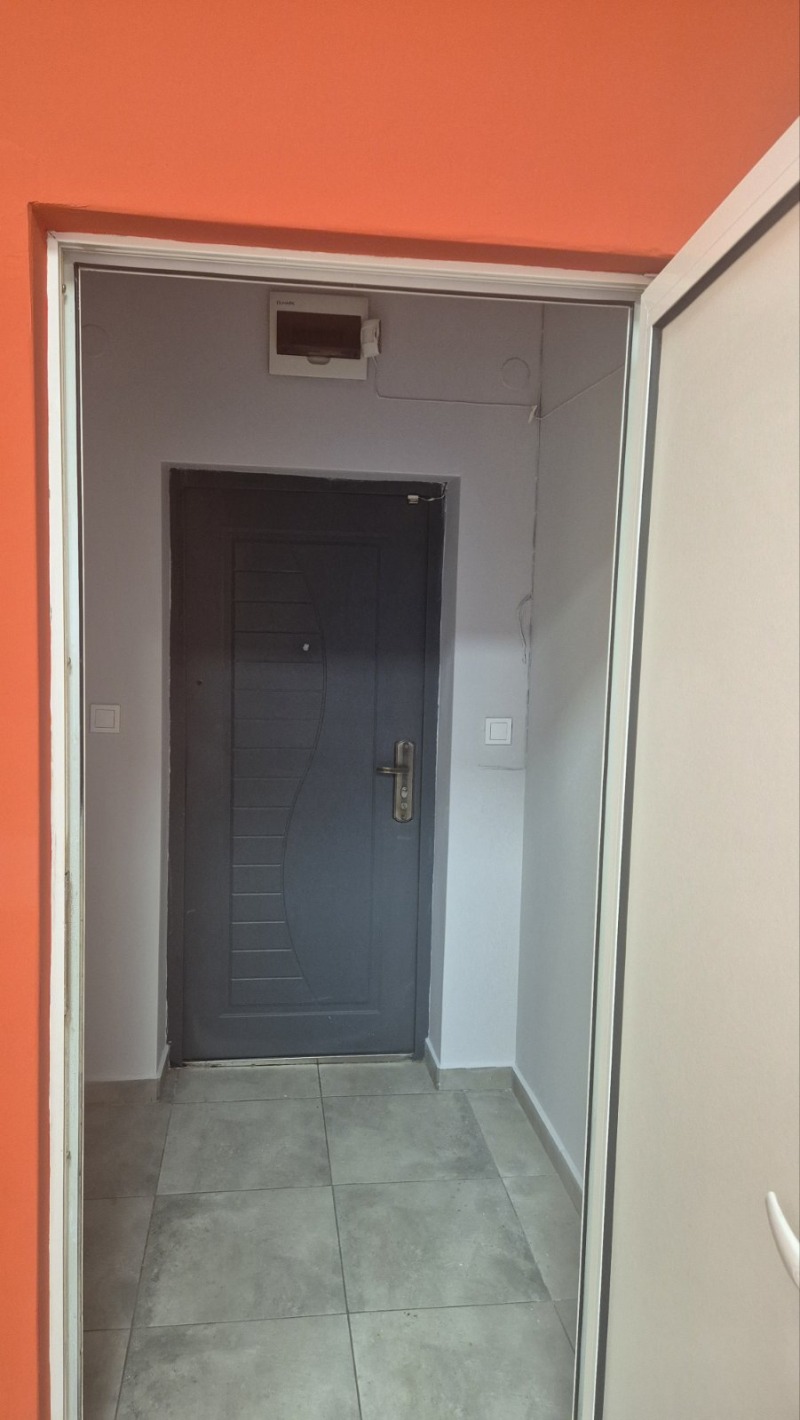 Дава под наем МАГАЗИН, гр. Перник, Изток, снимка 3 - Магазини - 52636699