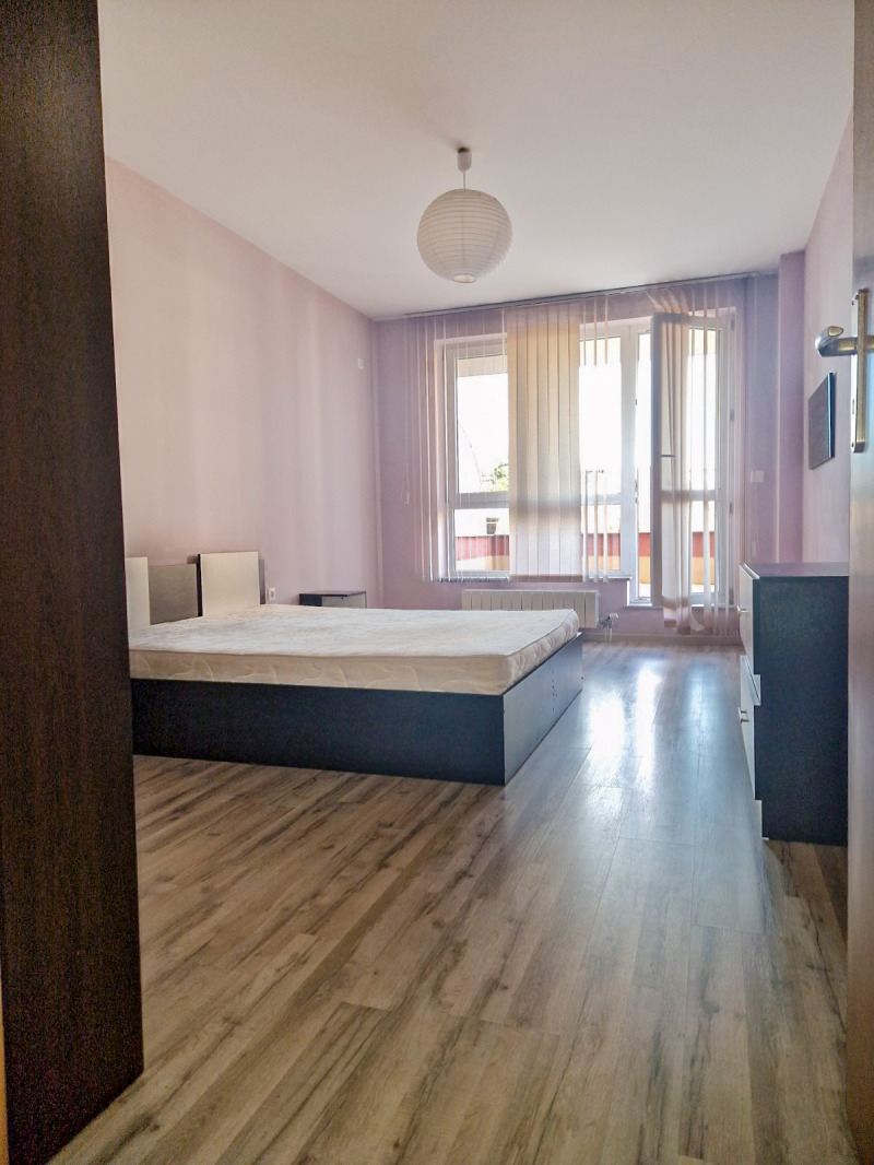 Zu vermieten  1 Schlafzimmer Sofia , Poligona , 90 qm | 98446385