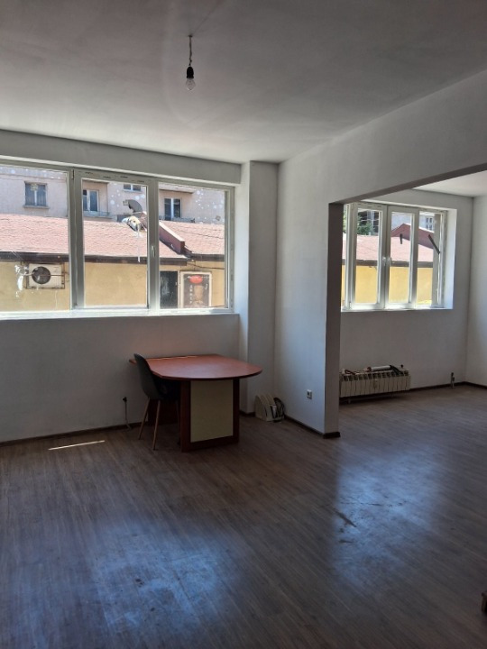 Дава под нем  Офис, град София, Лозенец • 1 600 EUR • ID 85681212 — holmes.bg - [1] 