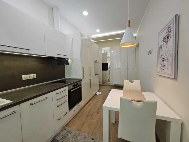 Дава под Наем 2-СТАЕН в град Варна, Център - 40 кв.м / 500 € » 977.92 лв., ТИТАН ПРОПЪРТИС ВАРНА