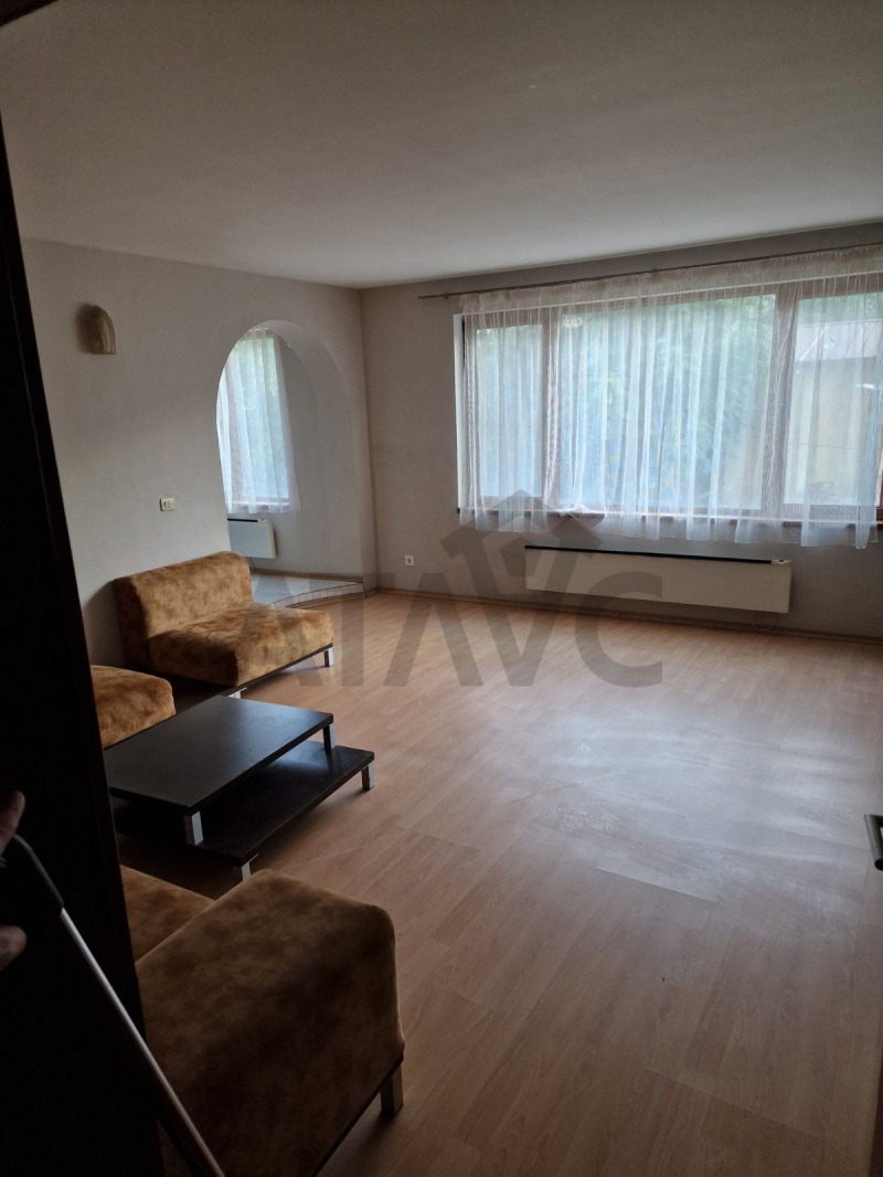 Zu vermieten  2 Schlafzimmer Plowdiw , Kjutschuk Parisch , 120 qm | 42207142