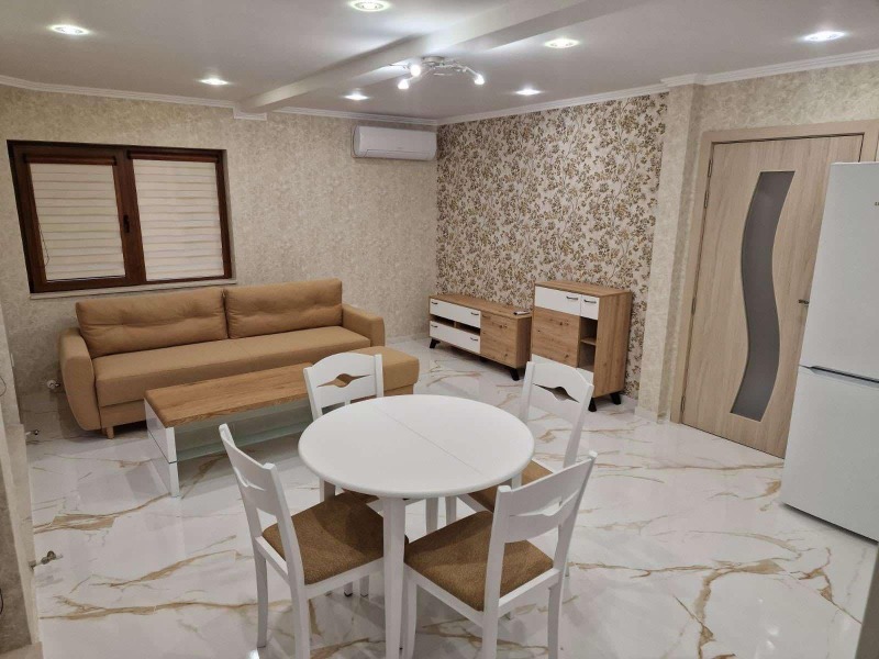 Дава под наем КЪЩА, гр. София, гр. Нови Искър, снимка 2 - Къщи - 53247585