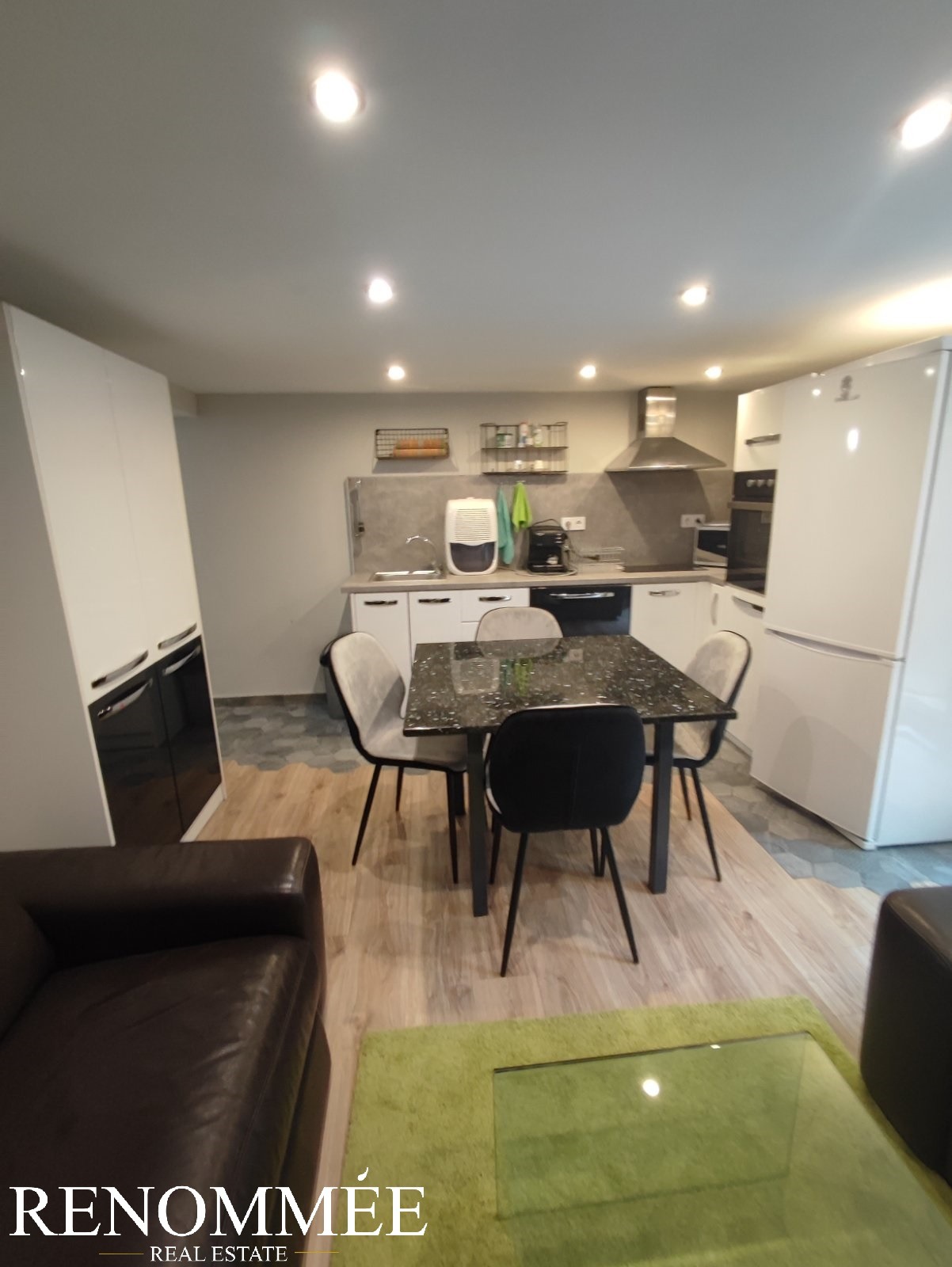 Дава под наем 2-СТАЕН, гр. София, Център