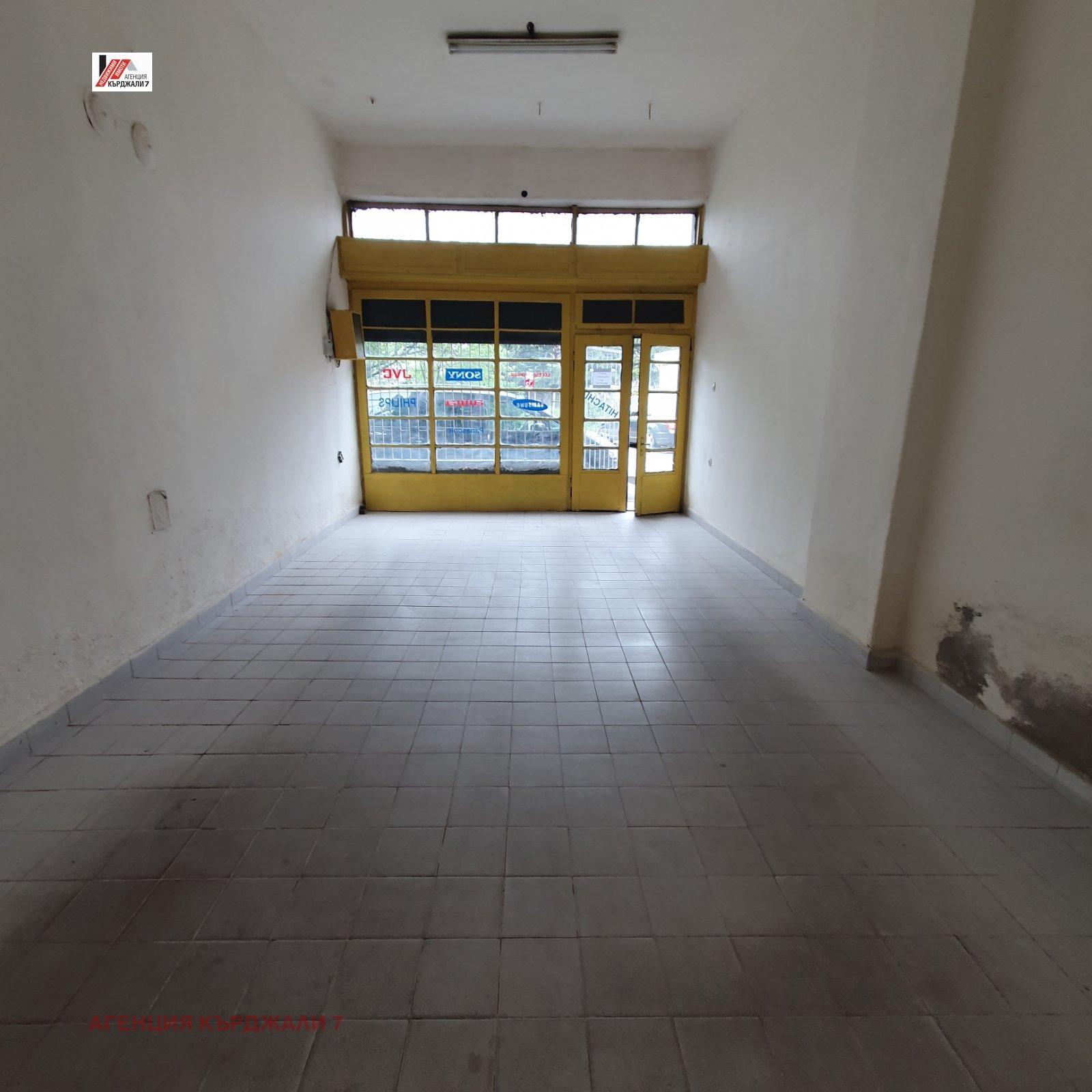 Дава под наем МАГАЗИН, гр. Кърджали, Център, снимка 2 - Магазини - 54363556