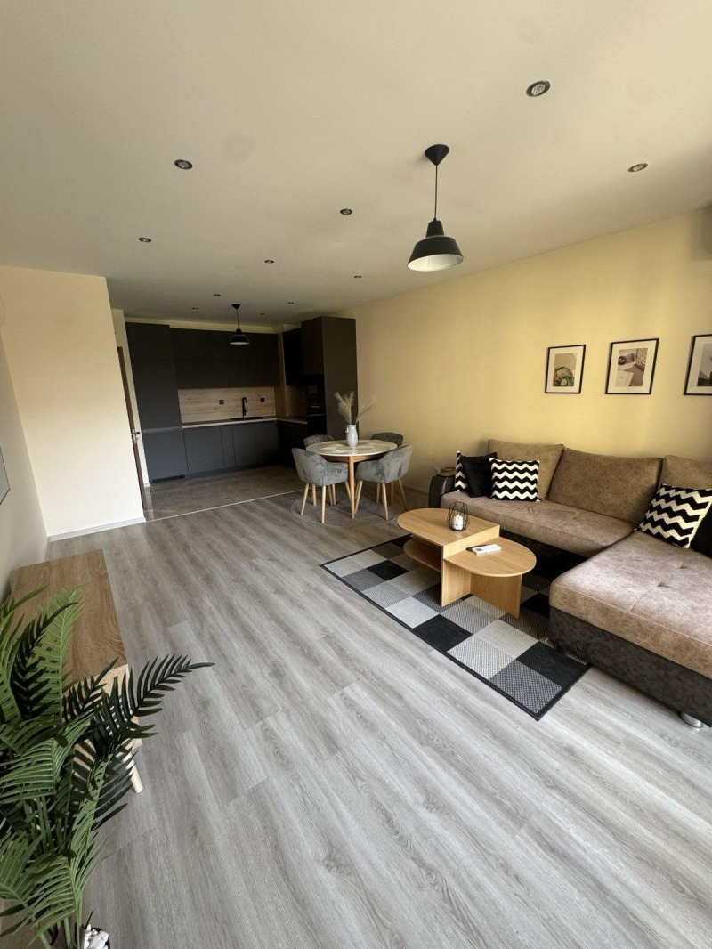 K pronájmu  2 ložnice Plovdiv , Mladežki Chalm , 122 m2 | 78702937