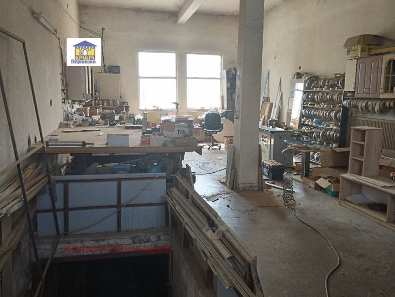 Дава под Наем СКЛАД в град Перник, Църква - 68 кв.м / 332.34 € » 650 лв., КРАКРА ПЕРНИШКИ