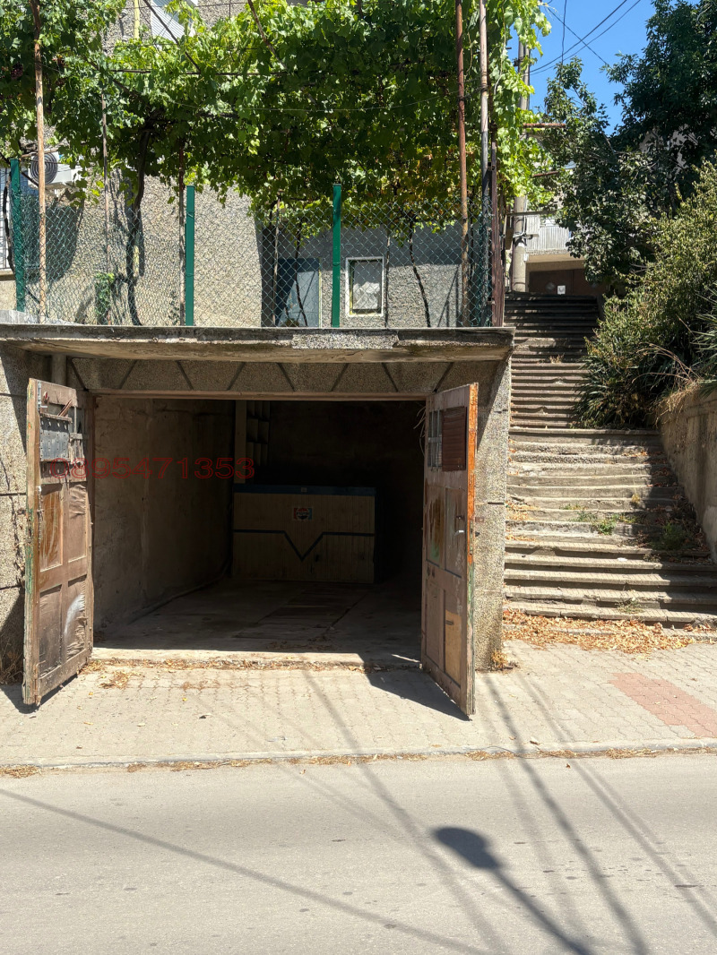 Дава под Наем ГАРАЖ в град Велико Търново, Център - 26 кв.м / 76.69 € » 150 лв.