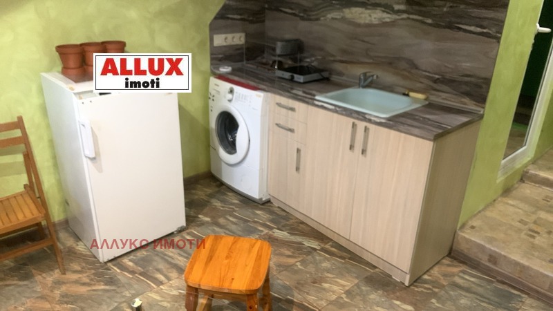 Дава под наем АТЕЛИЕ, ТАВАН, гр. Русе, Център