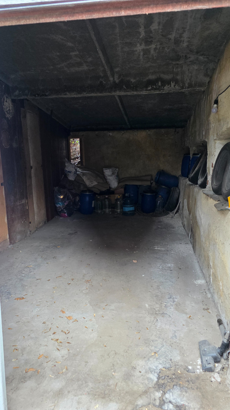 Дава под наем ГАРАЖ, ПАРКОМЯСТО, гр. Пазарджик, Идеален център, снимка 4 - Гаражи и паркоместа - 53101790